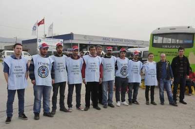İşten çıkarılan araç muayene istasyonu çalışanlarına destek eylemi