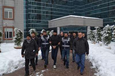 KALAŞNİKOFLU SALDIRININ ZANLISI ÇELİK YELEK İLE ADLİYEYE ÇIKARTILDI