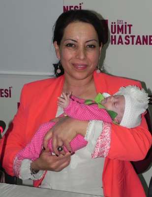 665 gramlık 'Parmak bebek' yaşama tutundu