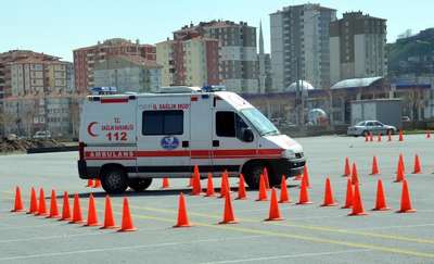 112 Acil servisçiler, sürüş eğitiminde ter döktü