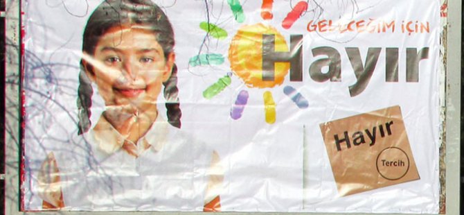 CHP'nin referandum afişi billboarddan indirildi