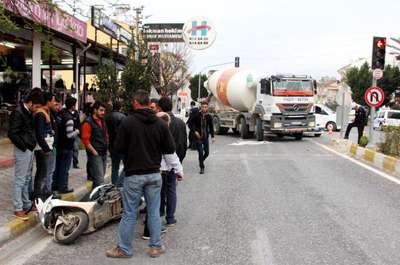 Beton mikserinin ezdiği anne ve bebeği aynı mezara defnedildi