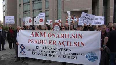Sanatçılar "AKM'yi çürümeye terkettiler" deyip suç duyurusunda bulundu