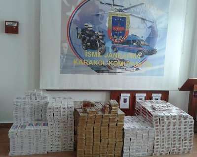OTOMOBİL KAZA YAPTI, 9 BİN PAKET KAÇAK SİGARA ÇIKTI