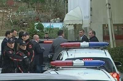 Arnavutluk’ta muhalefet partileri iki milletvekili serbest kalana kadar meclisi boykot edecek