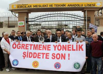 Bursa'da lise öğrencisinin 2 müdür yardımcısını bıçakladığı okulda uyuşturucu protestosu