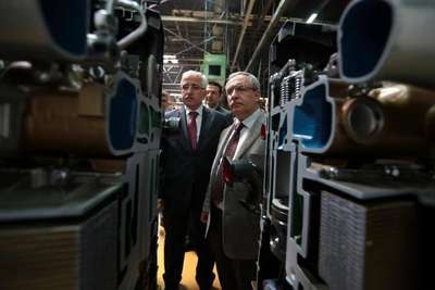 Ford Otosan'ı valiler ziyaret etti