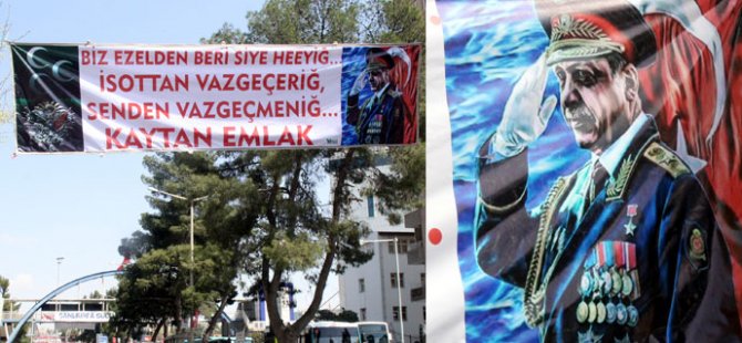 Esnaftan askeri üniformalı Erdoğan pankartı