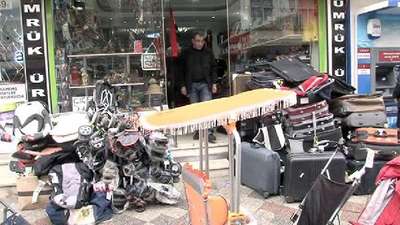 Havalimanlarında unutulan ürünler kapışılıyor