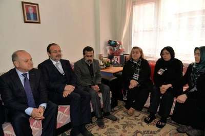 Görmez, Özgecan Aslan'ın babasına ‘İyilik Ödülü' verdi