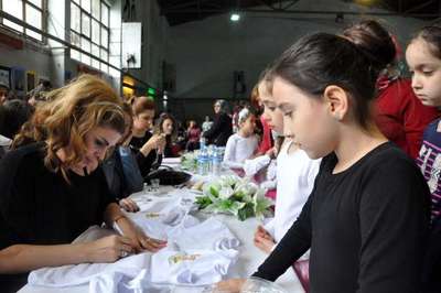 Nuray Sayarı, Soma'ya 16 derslikli okul yaptıracak