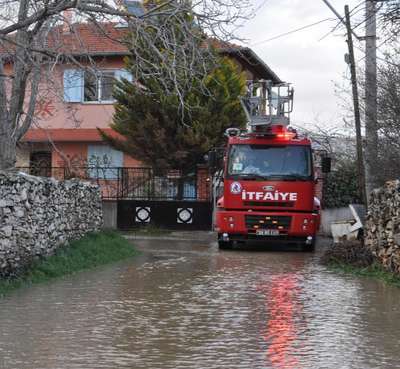 Denizli'de dereler taştı, evleri su bastı, tarım arazileri zarar gördü (3)