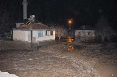 Sel su baskınlarına neden oldu