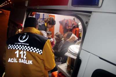 İki otomobil çarpıştı, 6 kişi yaralandı