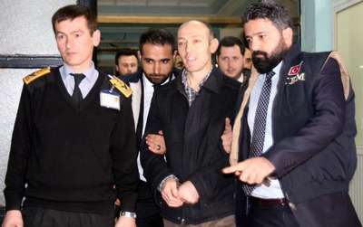 "Böcek" davasının firari sanığı iki polis sağlık kontrolünden geçirildi