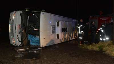 Turgutlu'da servis midibüsü devrildi: 1 ölü, 11 yaralı