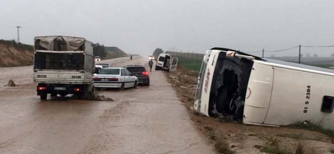 AKP otobüsü devrildi: 3 ölü, 30 yaralı