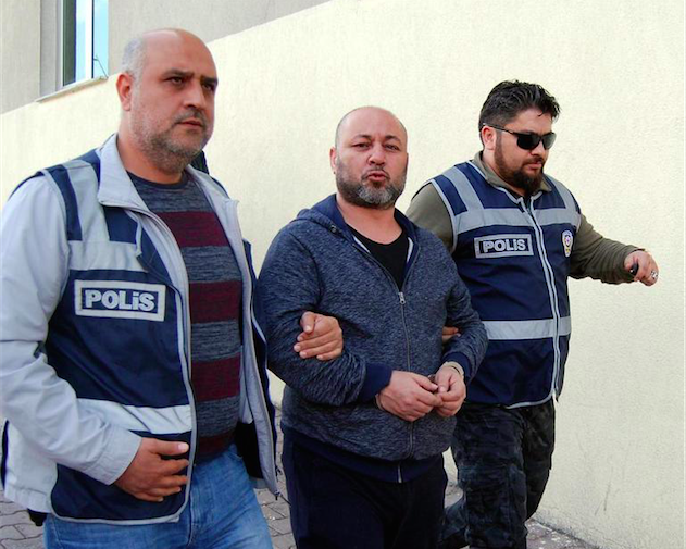 'CHP’lileri kesmek lazım' diye vekile saldıran kişi tutuklandı
