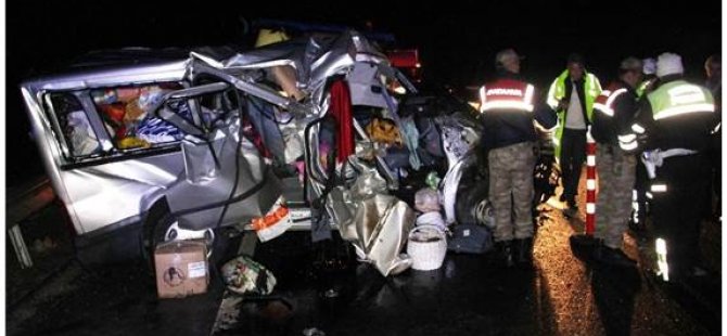 Gurbetçi çifti trafik kazası ayırdı