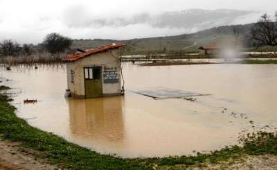 Meyve bahçelerini su bastı