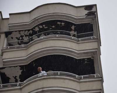 İslahiye'de apartmana yıldırım düştü