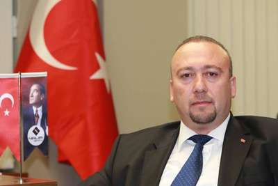 Uşak'ta Özkan Yalım birinci