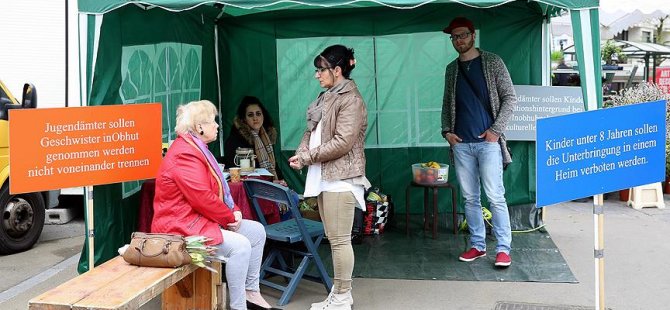'Jugendamt' mağduru aileler AB önünde çadır kurdu