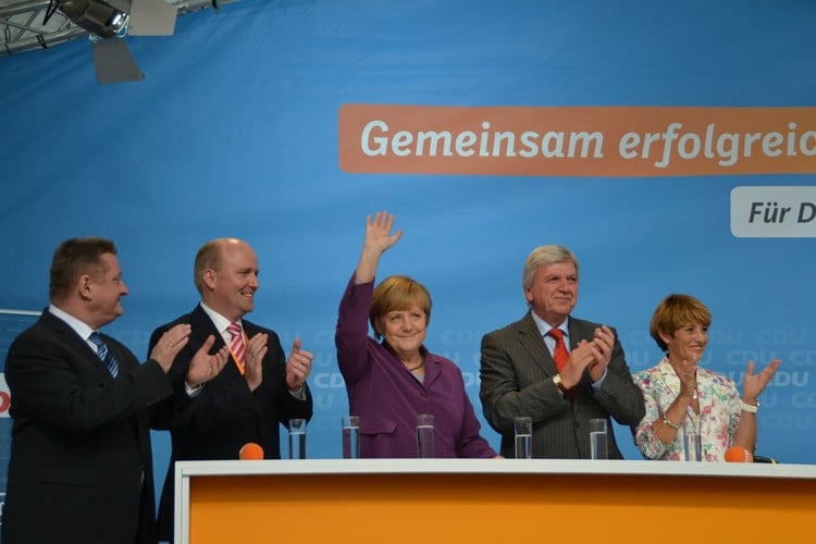 Merkel'e protesto şoku