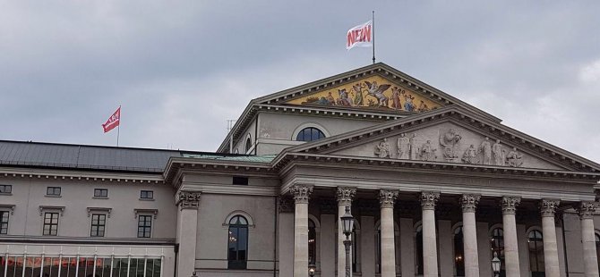 Bavyera Opera Binası'na 'hayır' bayrağı asıldığı iddiası