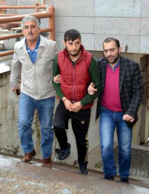 İçki içtiği arkadaşını 8 bıçak darbesiyle öldürdü