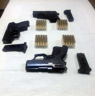 Özel güvenlikçinin üzerinden 3 Glock tabanca çıktı.