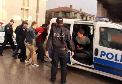 Kurusıkı tabancalı magandalar kovalamacada yakalandı