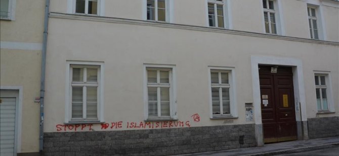Avusturya İslam Toplumu binasına ırkçı saldırı