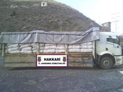 Hakkari'de 15 ton kaçak çay ele geçirildi
