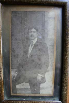 Yunan işkadını, 100 yıllık fotoğrafla Söke'de dedesinin evini buldu