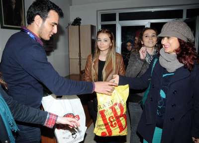 Kuzeni lösemiden öldü, kanserli çocuklara umut oldu