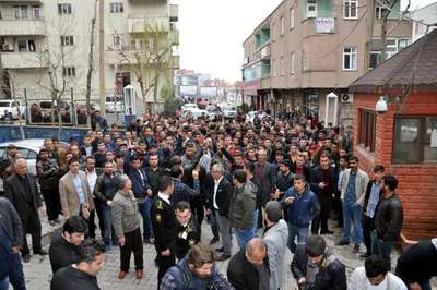 Şırnak'ta esnaf elektrik kesintilerini protesto etti