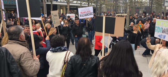 Frankfurt'ta referandum sonuçları protesto edildi