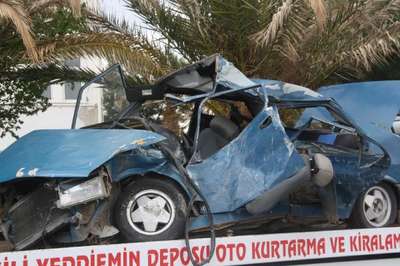 Otomobil virajda kamyona çarptı: 2 ölü 4 yaralı