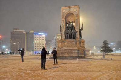 İSTANBUL'DA KAR ETKİLİ OLUYOR (1)