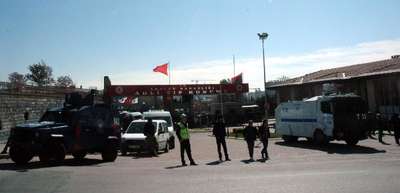 Adli Tıp Kurumu'nda yaka-paça gözaltı