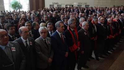 İzmir Adliyesi'nde şehit savcı Kiraz için saygı duruşu