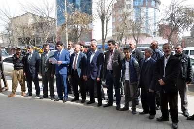 Yüksekova'da muhtarlar elektrik kesintilerine tepki gösterdi