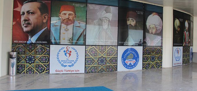 Atatürk posterinin yerine Abdülhamit’i astılar