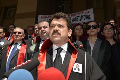 Adana Adliyesi'nde, savcı Kiraz'ın şehit edilmesi protesto edildi