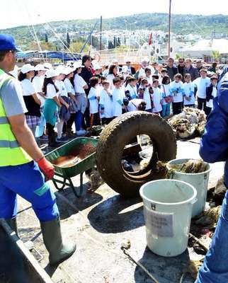 Denizden çıkan çöplerin başında çevre eğitimi