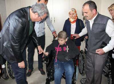 Nevşehir Belediyesi’nden 2 engelliye daha akülü sandalye