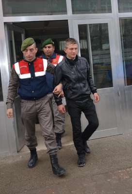 Çaldığı 23 bin Euro’yu sahte zannedip yakmış