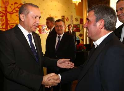 Erdoğan, Romanya ziyaretinde Galatasaray'ın efsane futbolcusu Hagi ile buluştu