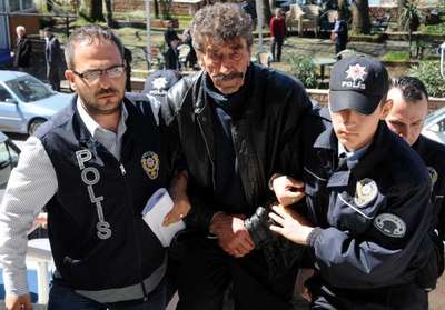 Oğlunun arkadaşını bıçaklayarak öldürdü (2)